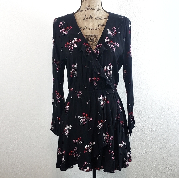 Express Dresses & Skirts - Express Flowered V-Neck Dress